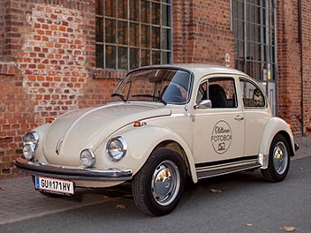 Oldtimer VW Käfer beige schräg