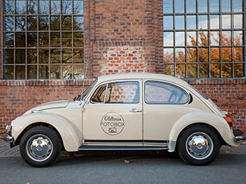Oldtimer VW Käfer beige Seitenansicht